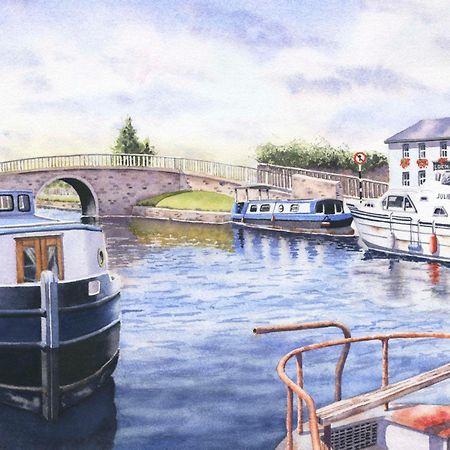 Roisin Dubh Houseboat Hotel Sallins Exterior photo