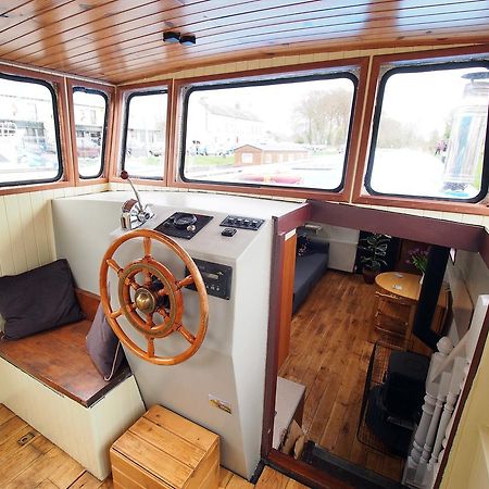 Roisin Dubh Houseboat Hotel Sallins Exterior photo
