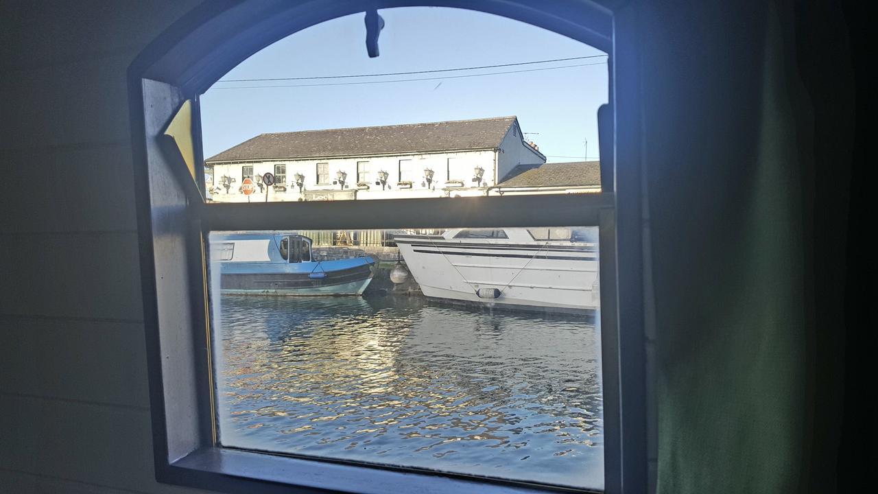 Roisin Dubh Houseboat Hotel Sallins Exterior photo