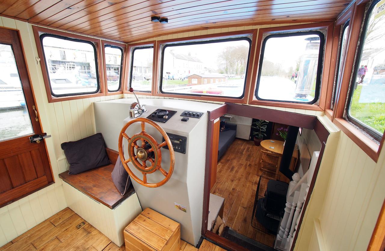 Roisin Dubh Houseboat Hotel Sallins Exterior photo