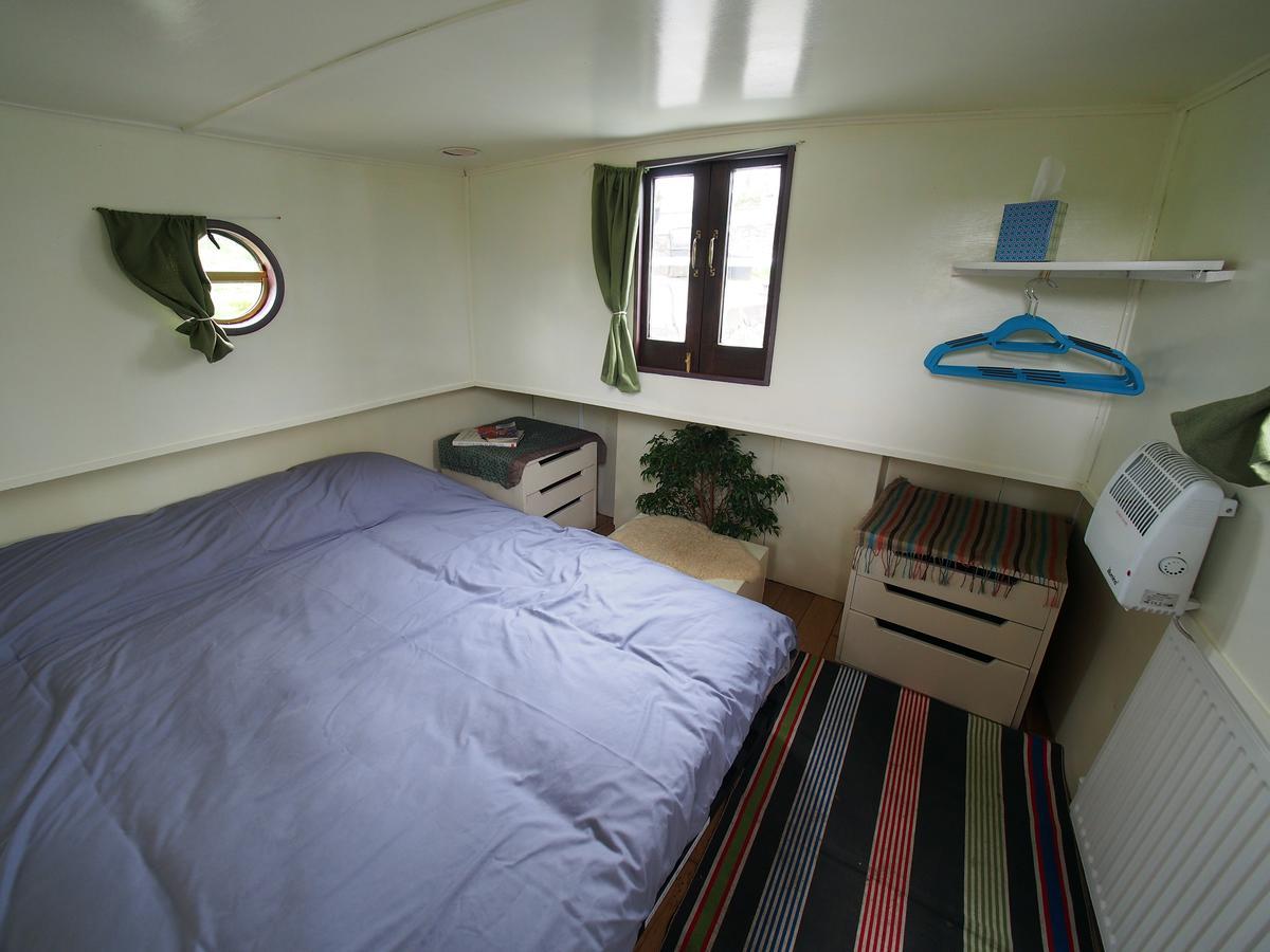 Roisin Dubh Houseboat Hotel Sallins Exterior photo