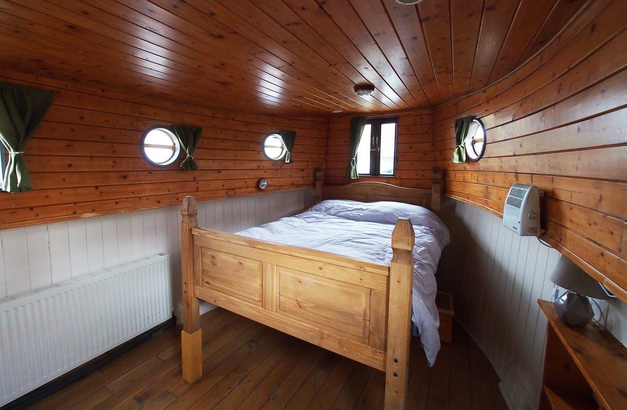Roisin Dubh Houseboat Hotel Sallins Exterior photo